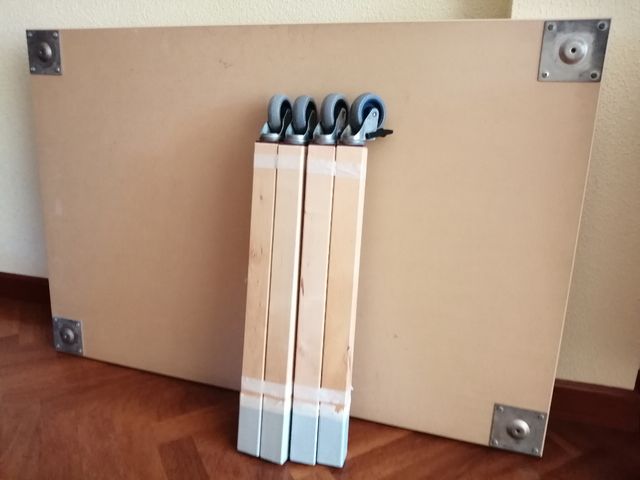 Mesa con ruedas trabajo o estudio