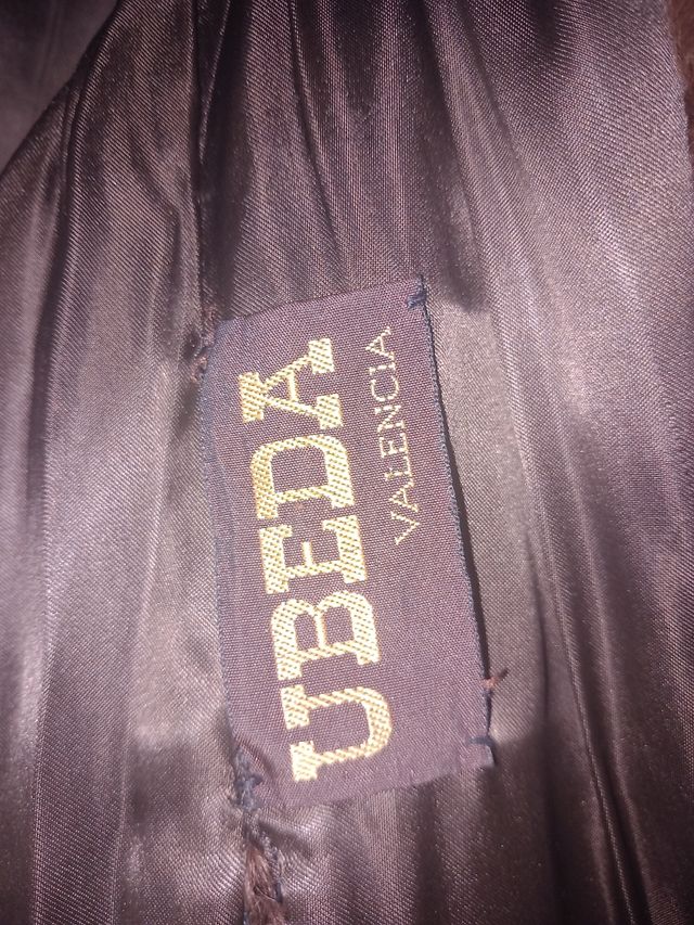 Abrigo Astracán marrón chocolate. Peletería Ubeda.