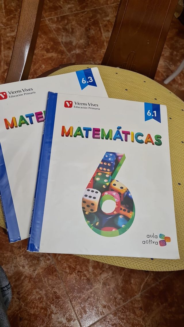 REGALO Libros de texto: varios libros sueltos.