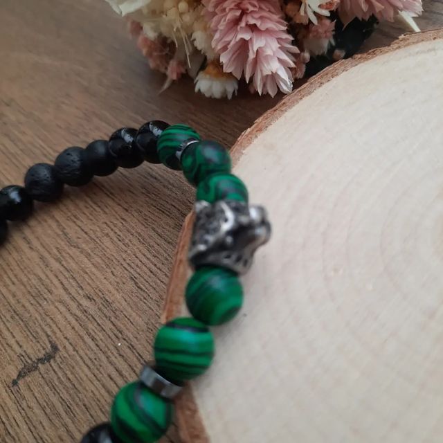 Pulsera hecha a mano con tigre