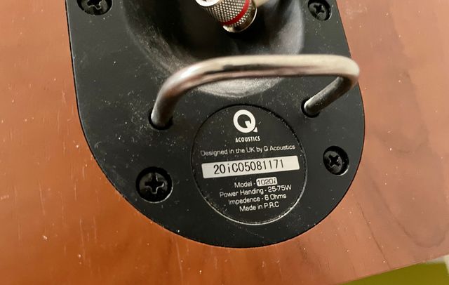 ALTAVOCES Q ACOUSTIC 1020 EN MADERA + SOPORTES