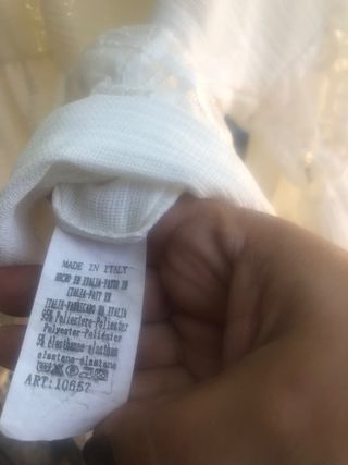 Blusa blanca con mangas encaje