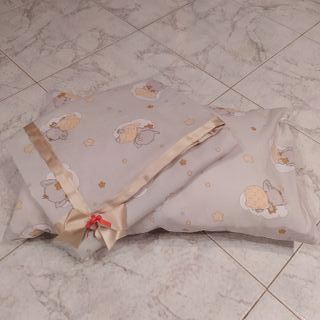 Set copertina e federa su richiesta