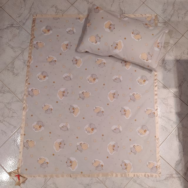 Set copertina e federa su richiesta