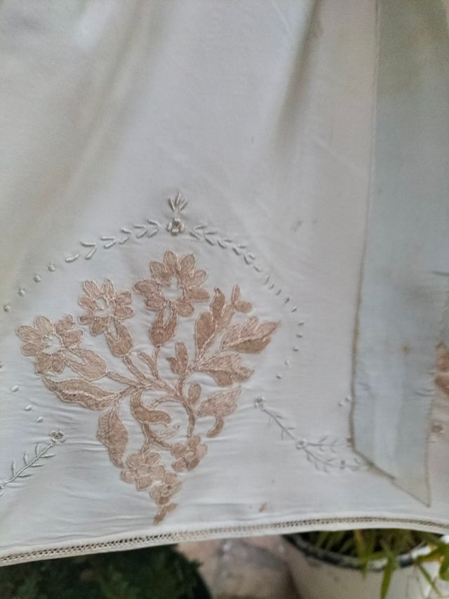 Vestido de bebé seda bordada años 20