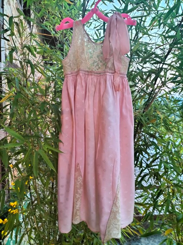Vestido de bebé, seda bordada, años 20.