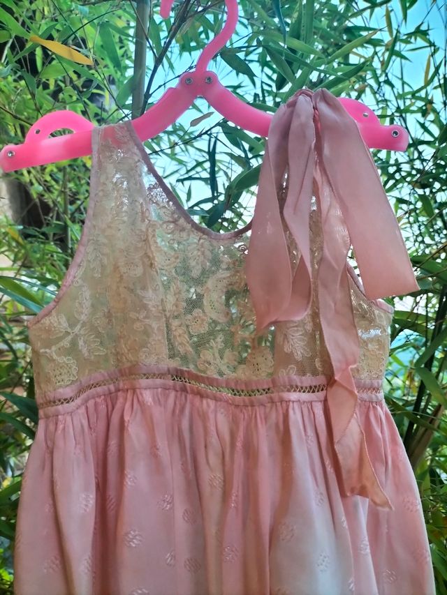 Vestido de bebé, seda bordada, años 20.