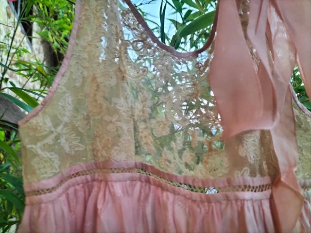 Vestido de bebé, seda bordada, años 20.