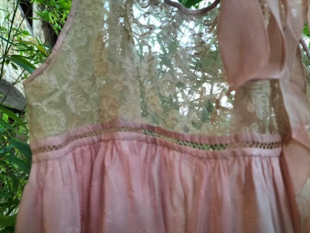 Vestido de bebé, seda bordada, años 20.