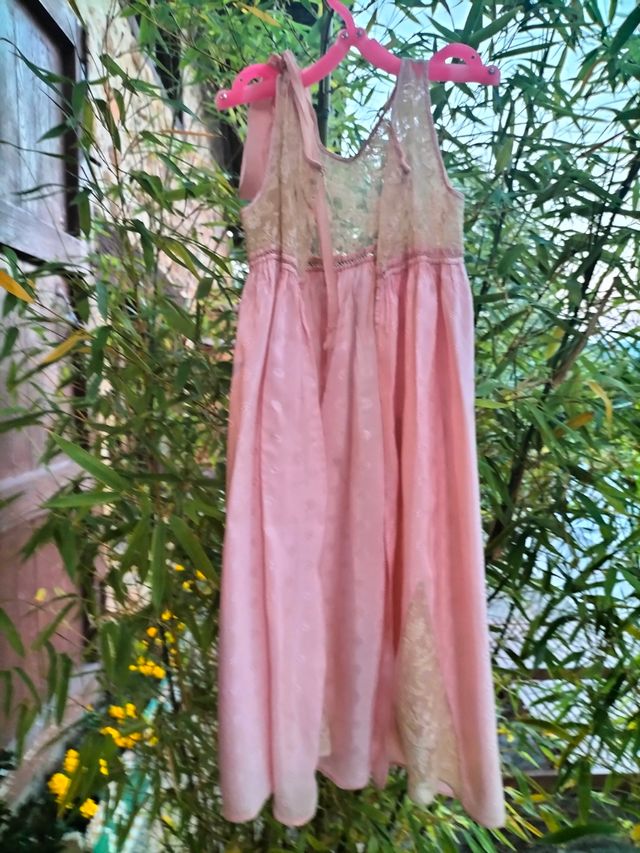 Vestido de bebé, seda bordada, años 20.