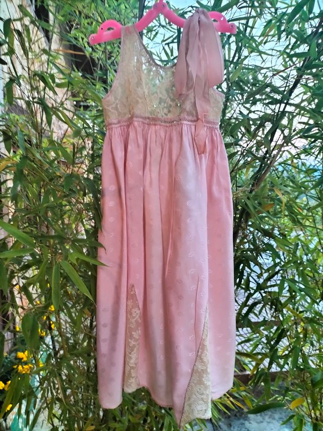 Vestido de bebé, seda bordada, años 20.