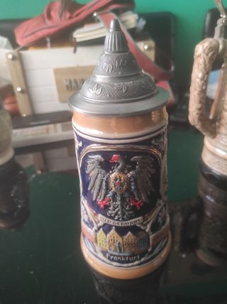 colección de jarras de cerveza alemana con música