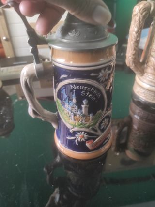 colección de jarras de cerveza alemana con música
