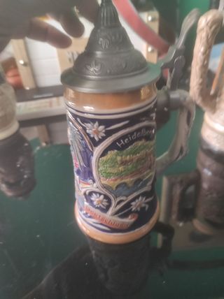 colección de jarras de cerveza alemana con música