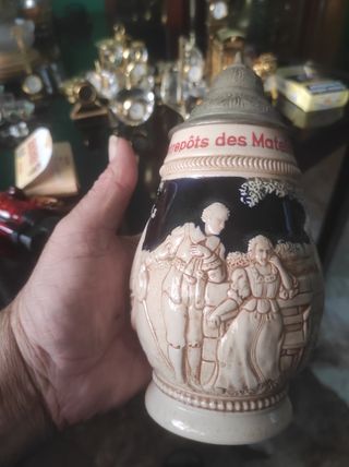 colección de jarras de cerveza alemana con música