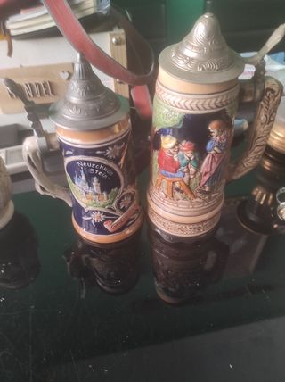 colección de jarras de cerveza alemana con música