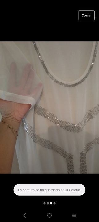 Túnica de playa transparente y con abalorios.