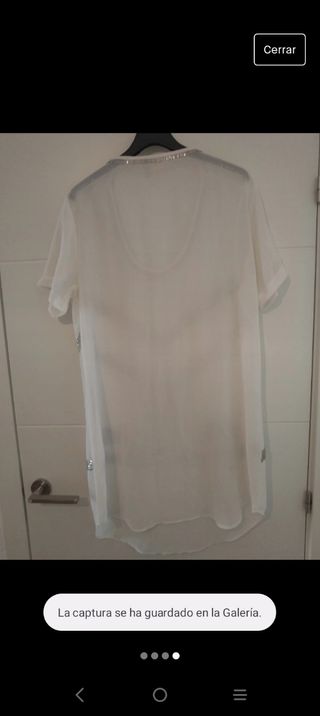 Túnica de playa transparente y con abalorios.