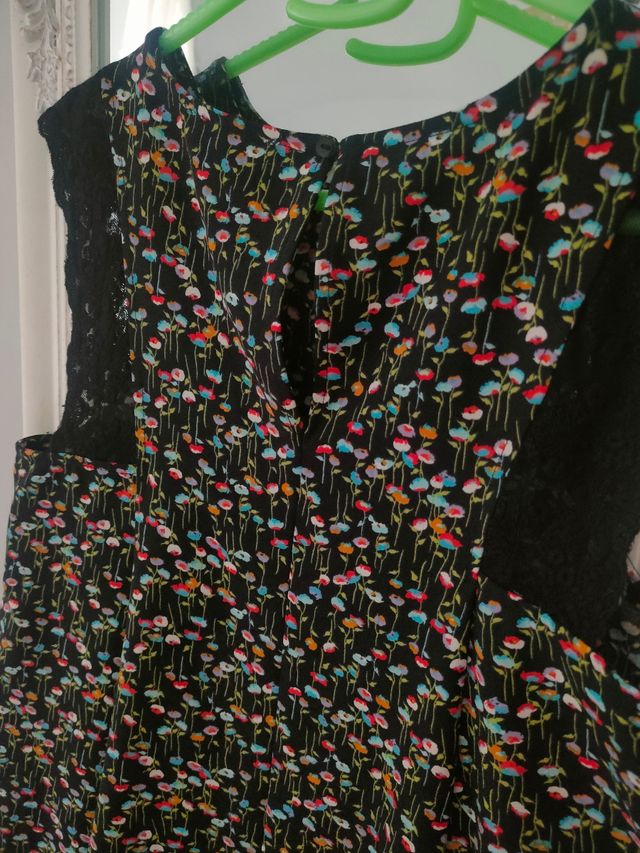 Vestido Flores y encaje Mango