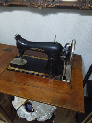 Coleccionismo  y antiguedadesMaquina de coser .