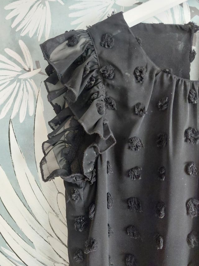 Vestido marca Wild Ponny. Relieves de circulos. S