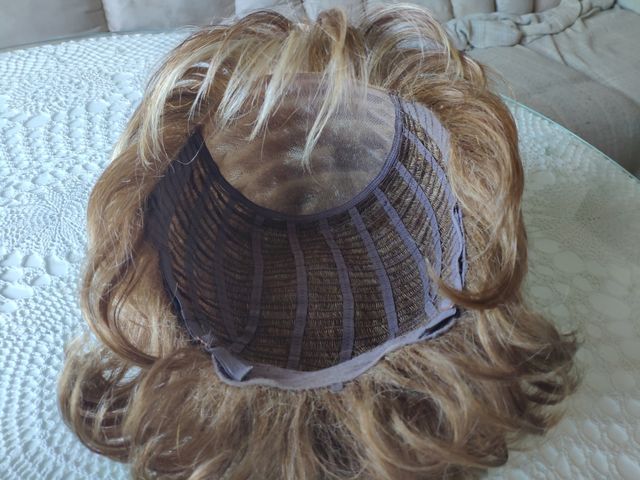 Peluca oncologica mujer nueva y cabeza soporte