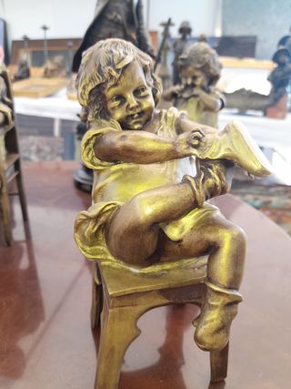 Figura bronce