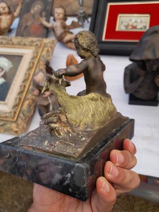 Figura de bronce