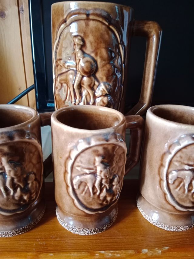 juego de jarra grande y 5 jarras pequeñas