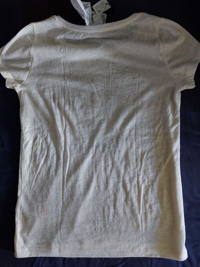 Camiseta nueva con dibujo de lazo