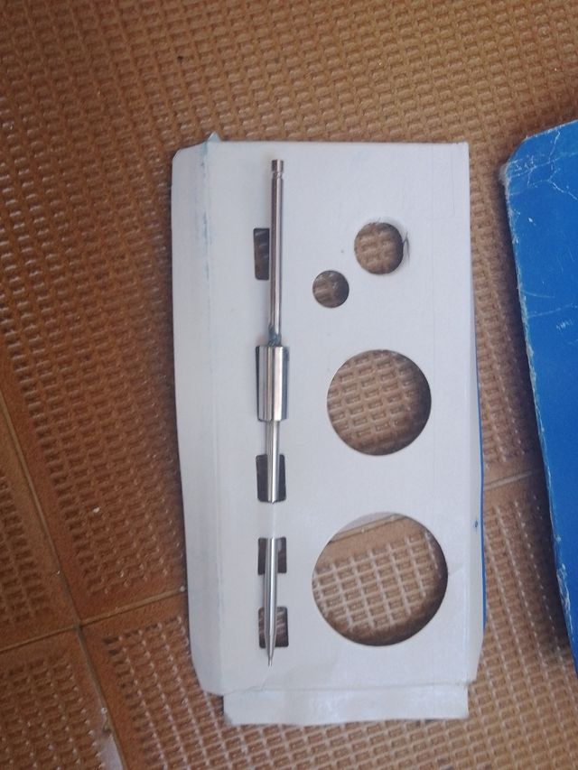 Pistola pintar Sagola con cubeta, boquillas y una