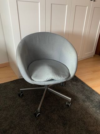 Silla con ruedas gris Ikea Skruvsta 