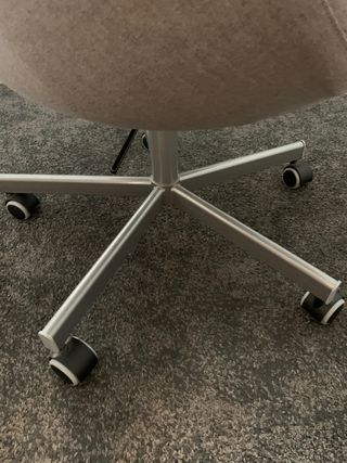 Silla con ruedas gris Ikea Skruvsta 