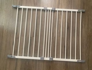 1 barrera de proteccion bebes