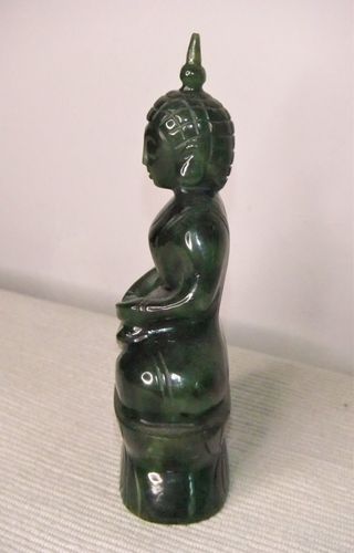 FIGURA DE BUDA TALLADA EN JADE VERDE
