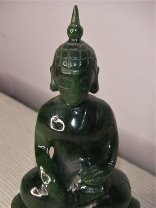 FIGURA DE BUDA TALLADA EN JADE VERDE