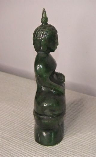 FIGURA DE BUDA TALLADA EN JADE VERDE
