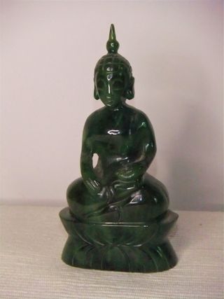 FIGURA DE BUDA TALLADA EN JADE VERDE