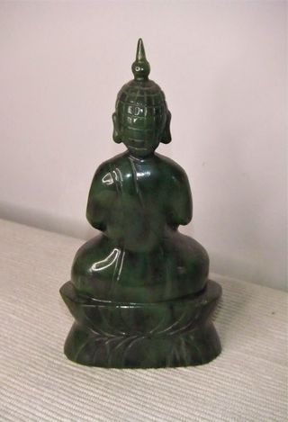 FIGURA DE BUDA TALLADA EN JADE VERDE