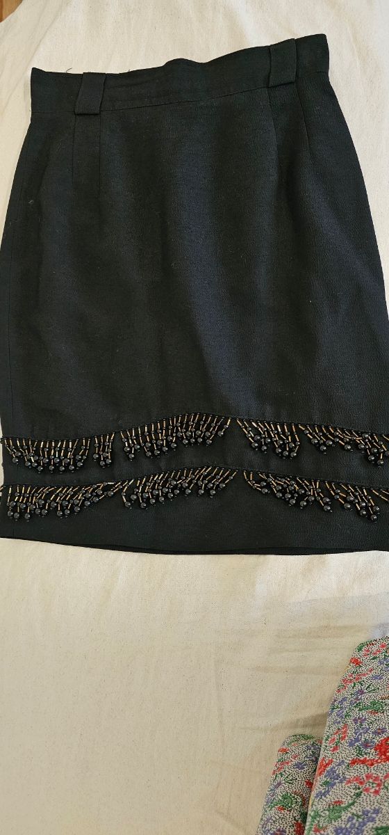 Falda negra espectacular