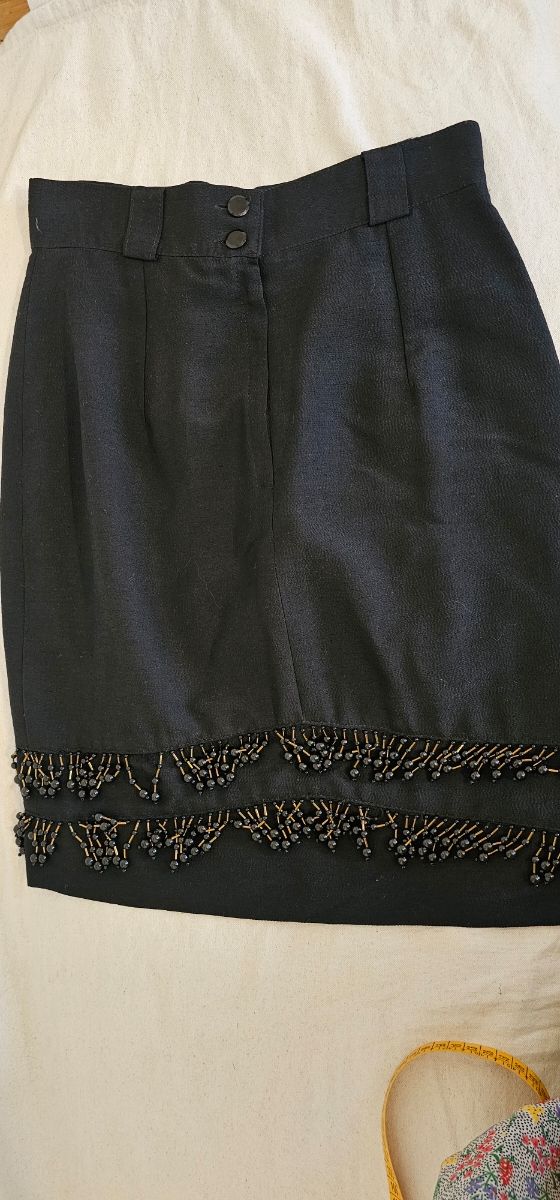 Falda negra espectacular