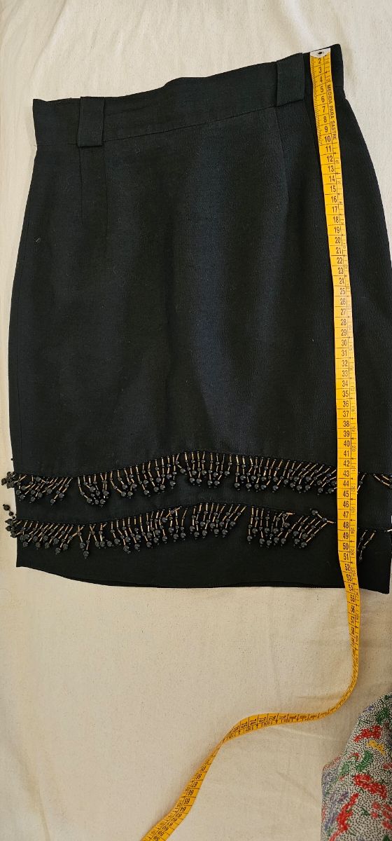 Falda negra espectacular