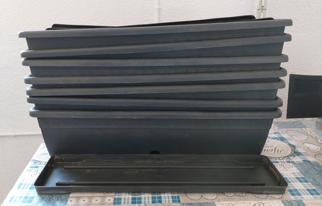 Jardineres gris antracita