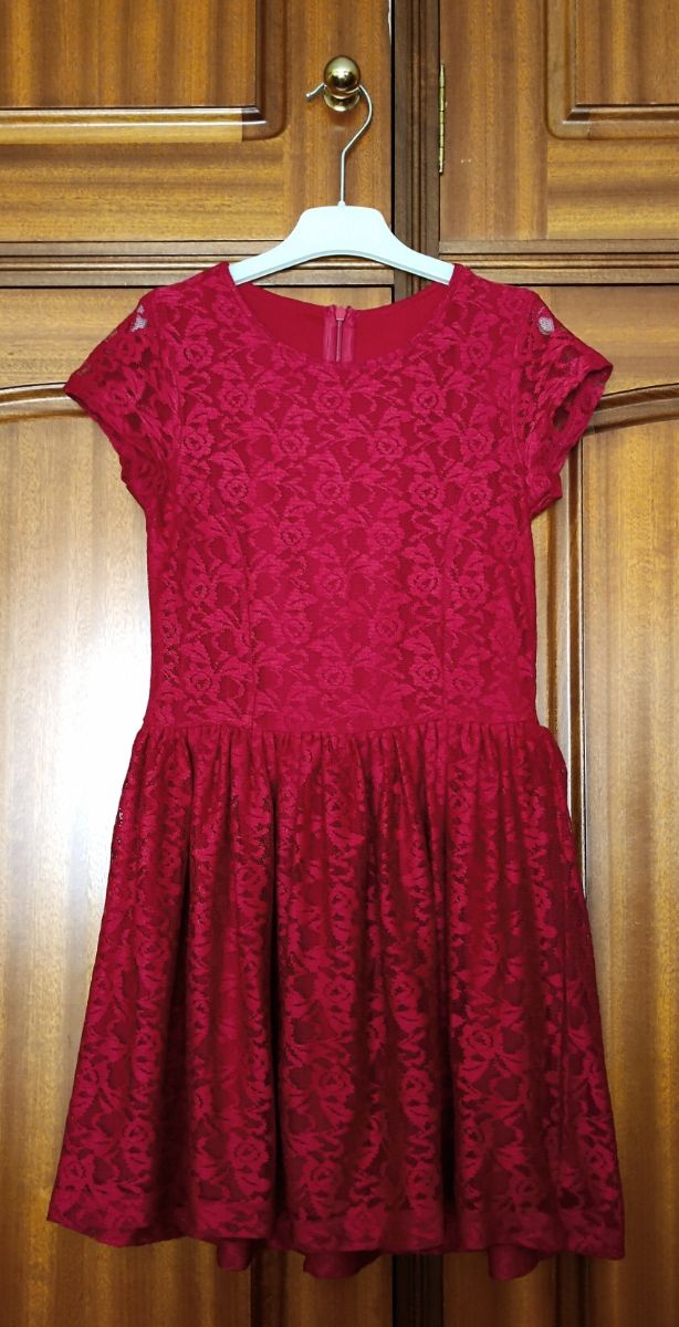 Vestido granate para niña