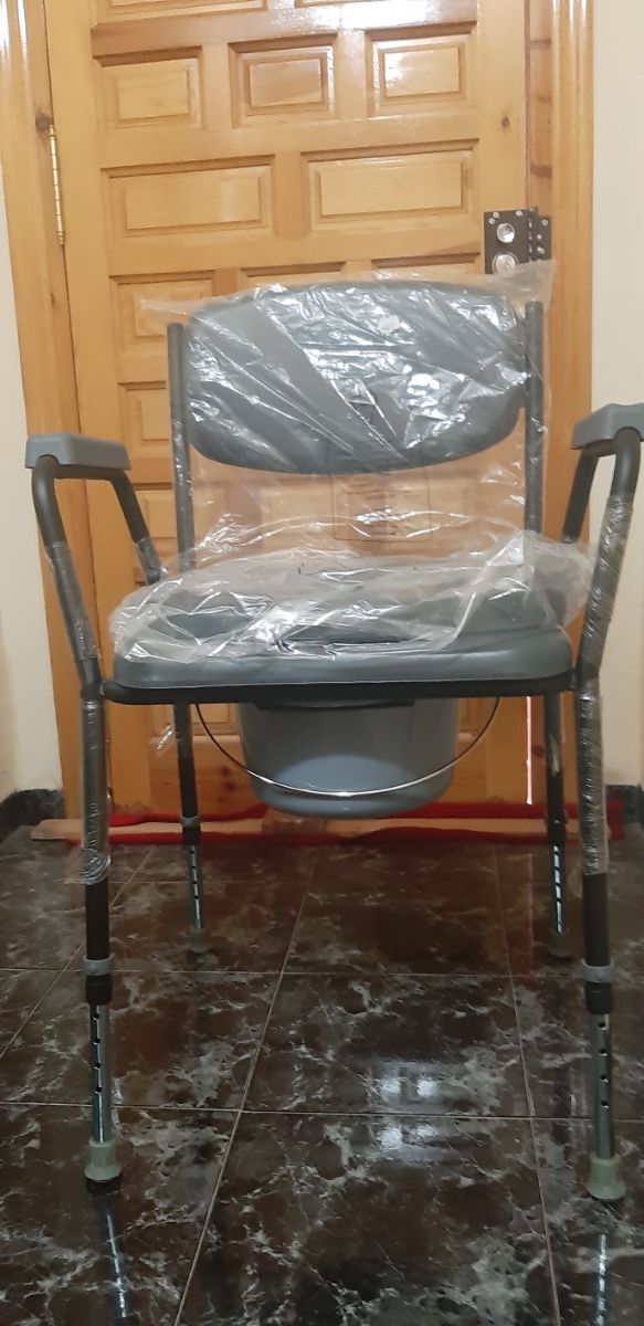 Silla con inodoro ortopedico nuevo