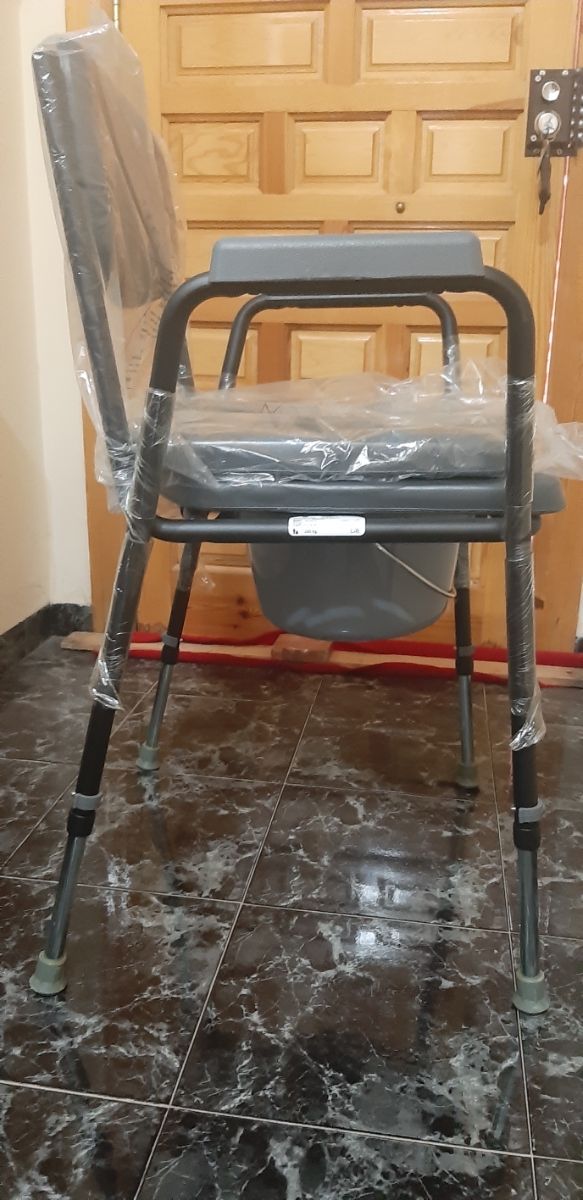 Silla con inodoro ortopedico nuevo