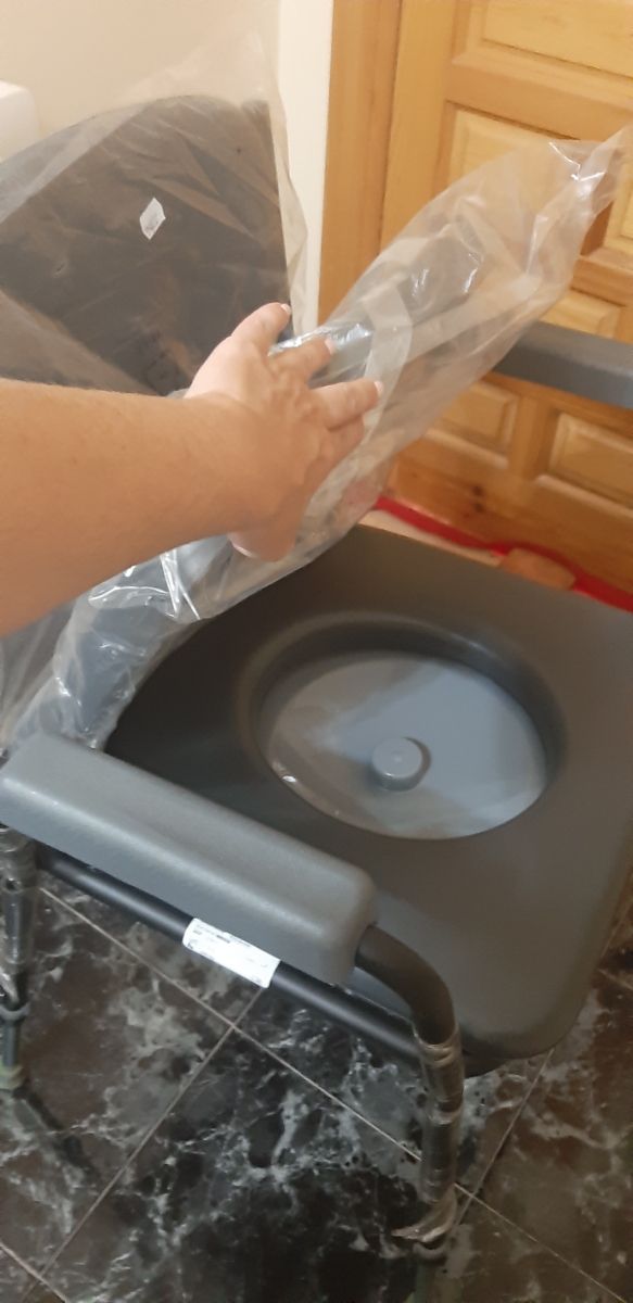 Silla con inodoro ortopedico nuevo