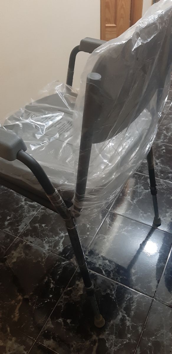 Silla con inodoro ortopedico nuevo