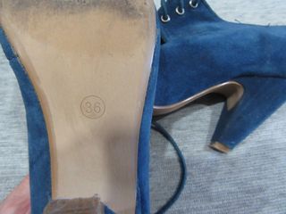 Zapatos azules de tacón