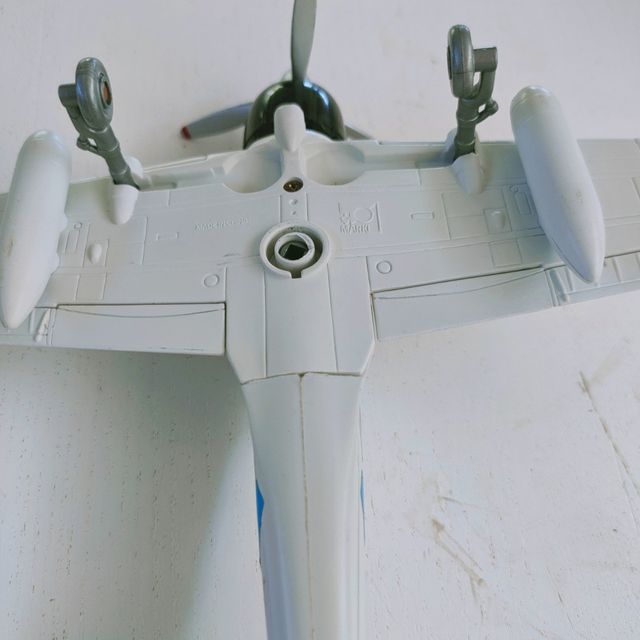 Avion zerofighter+piloto Toymark airplane